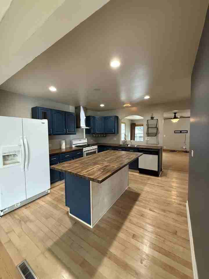 479 N Elm Ave - Photo 4 of 13
