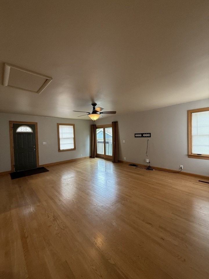 479 N Elm Ave - Photo 6 of 13