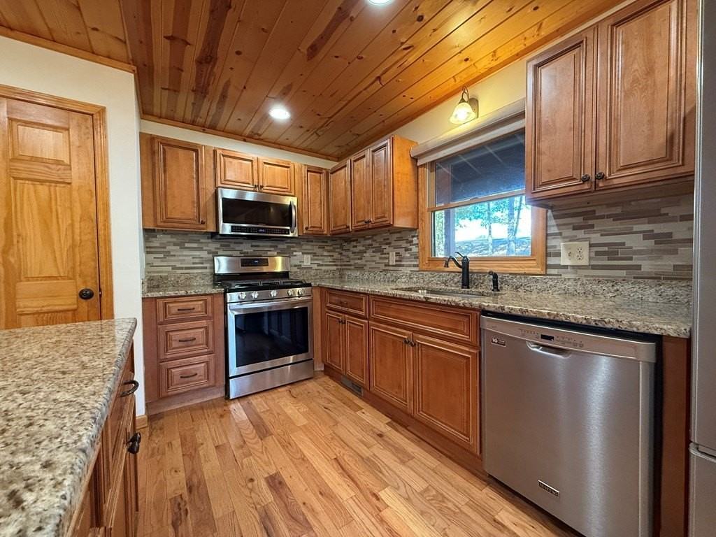 369 Farmer Cir - Photo 4 of 31