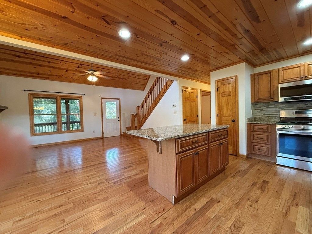 369 Farmer Cir - Photo 5 of 31