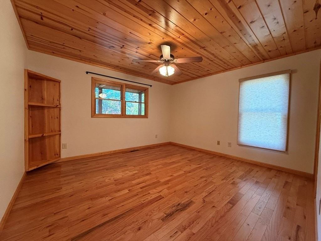 369 Farmer Cir - Photo 7 of 31