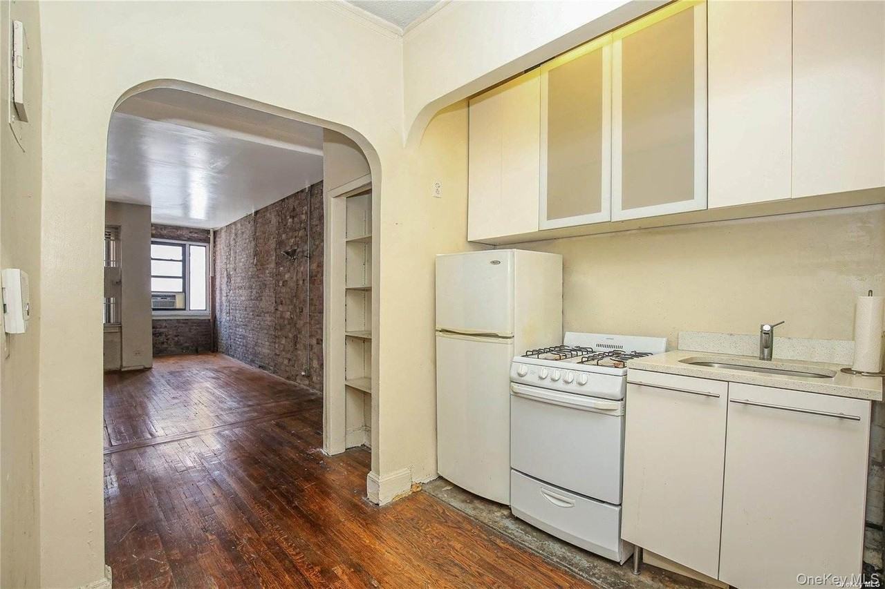 363 3rd Ave - Photo 4 of 6