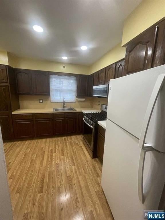 544 6th St #2ndFL - Photo 7 of 14