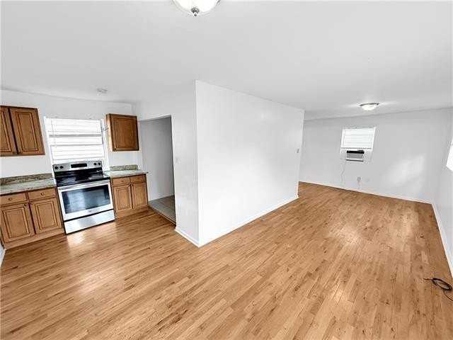 1916 Delachaise St #B - Photo 3 of 7