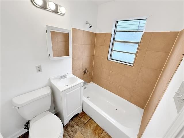 1916 Delachaise St #B - Photo 5 of 7