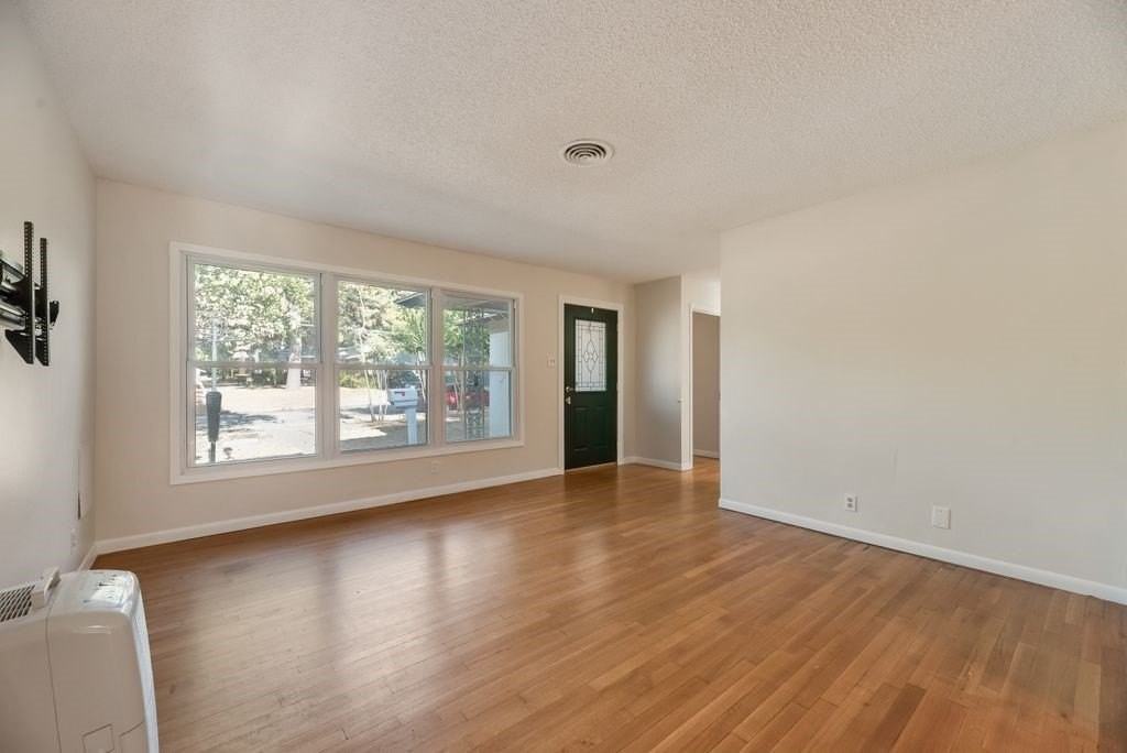 2217 Glenwood Ln - Photo 5 of 31