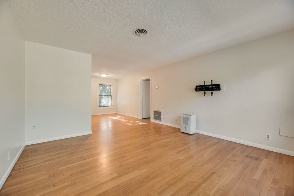 2217 Glenwood Ln - Photo 6 of 31