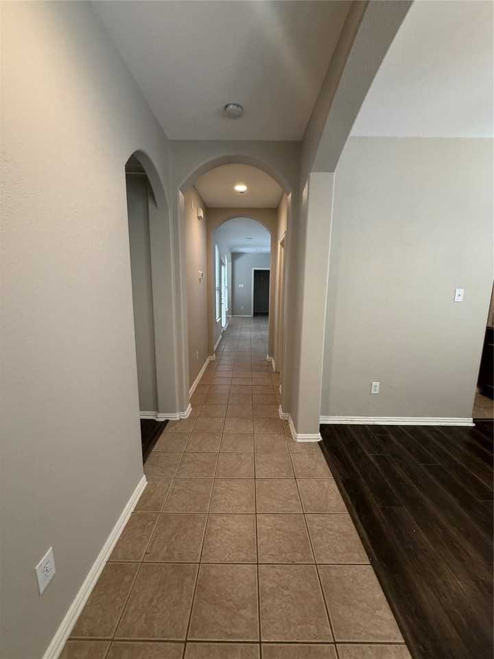 1016 Grey Fox Dr - Photo 3 of 35