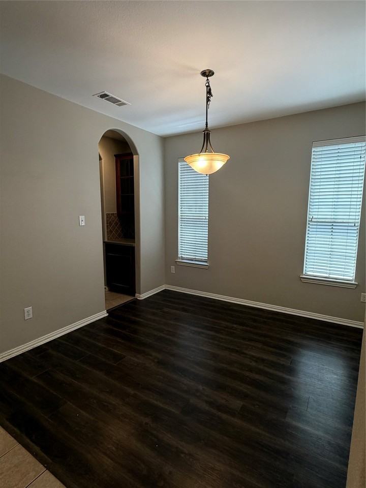 1016 Grey Fox Dr - Photo 5 of 35