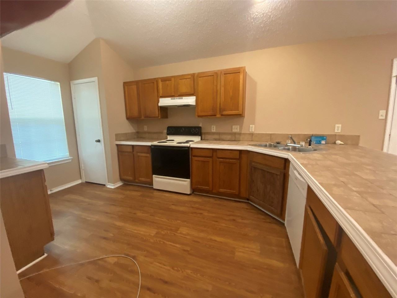 1307 Hortense Ave - Photo 4 of 11