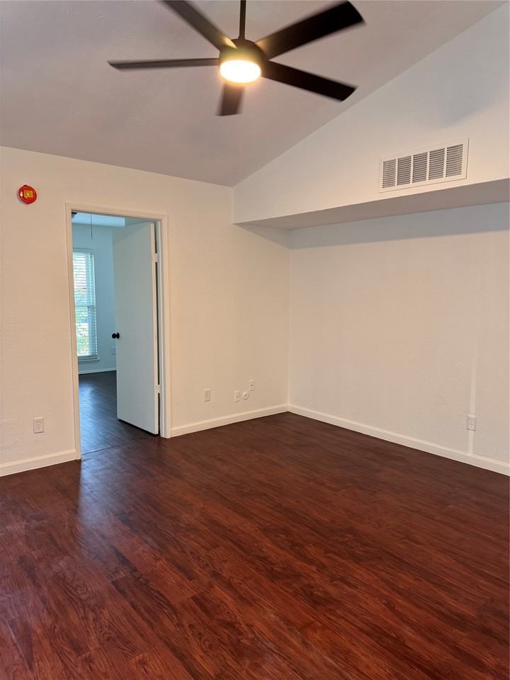 6010 Dooley Dr - Photo 2 of 9