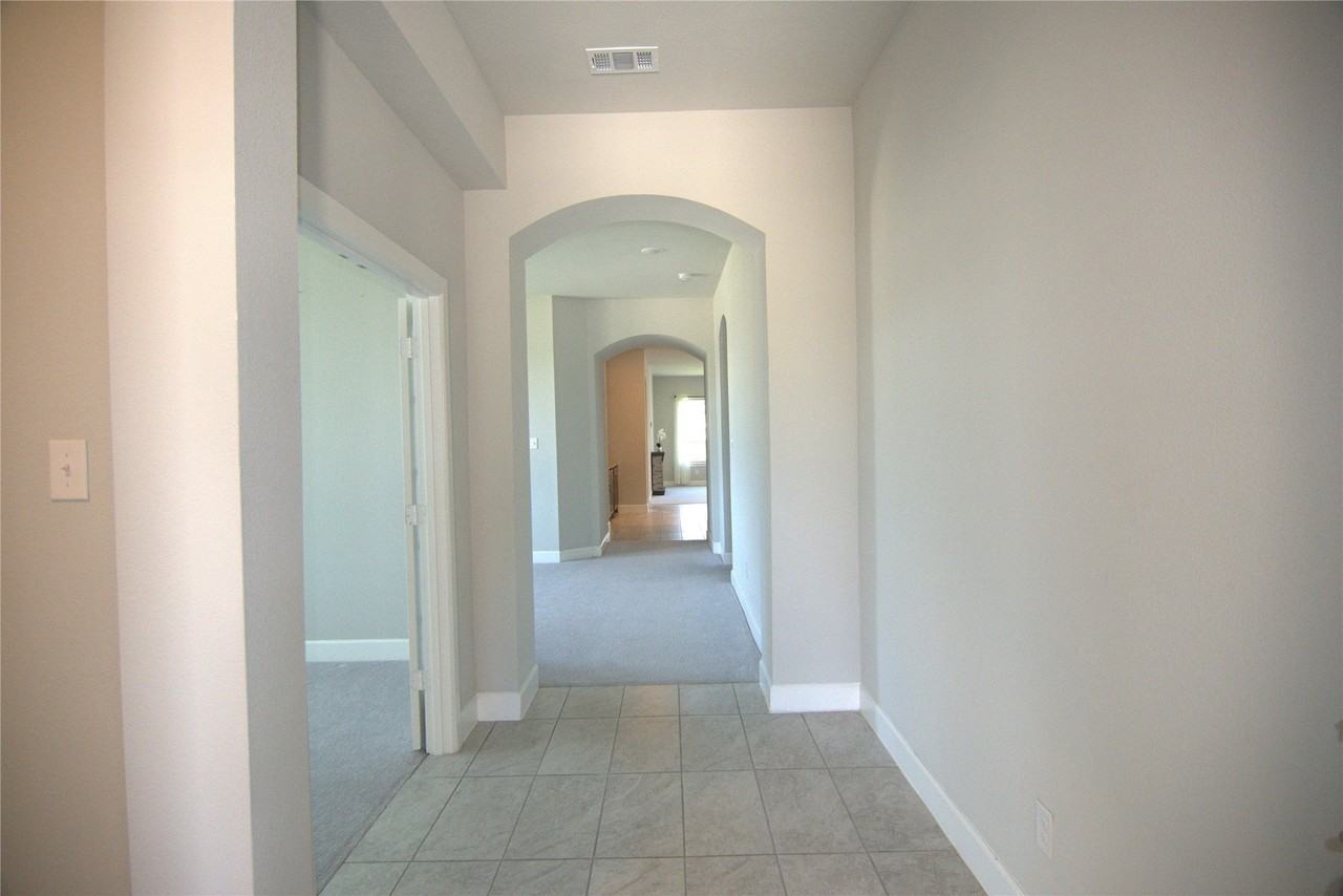 2900 Bluff Creek Dr - Photo 4 of 29