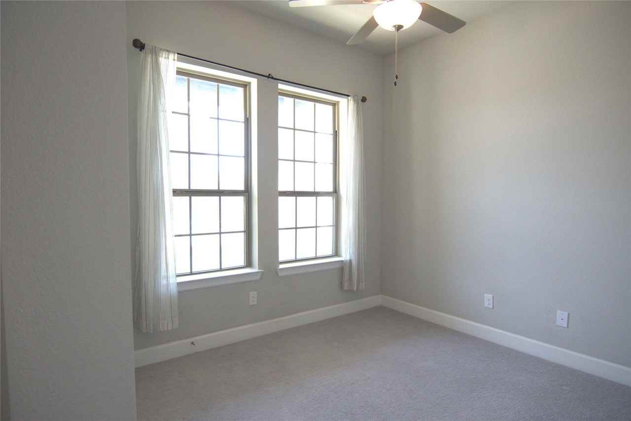 2900 Bluff Creek Dr - Photo 6 of 29