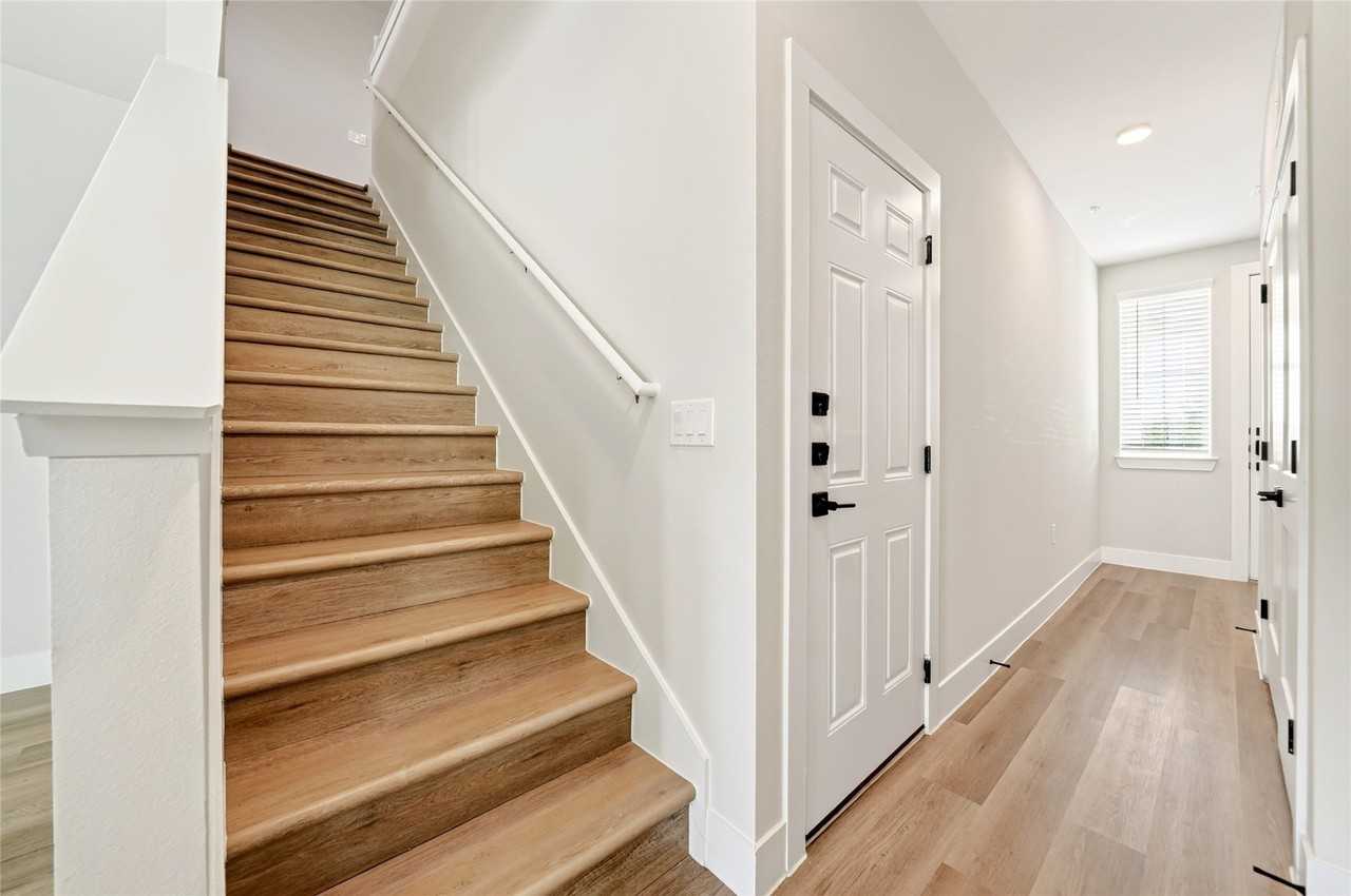 3006 Harmon Dr - Photo 4 of 38