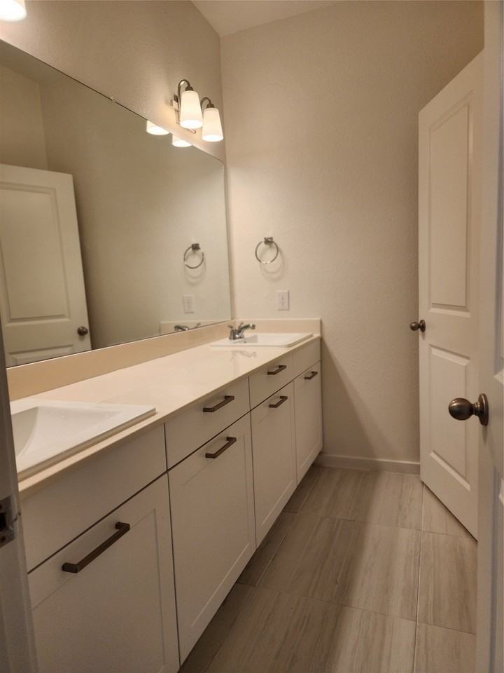 1300 Pebblebrook Dr - Photo 3 of 11