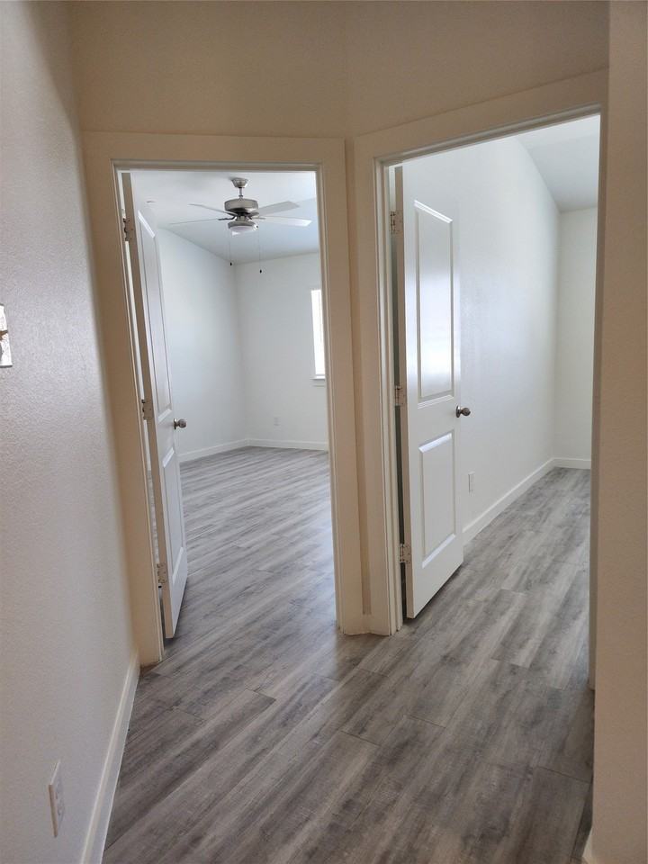 1300 Pebblebrook Dr - Photo 6 of 11