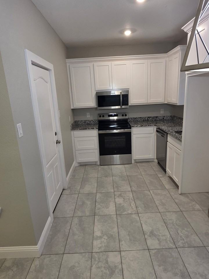 1103 E 12th Ave - Photo 6 of 17