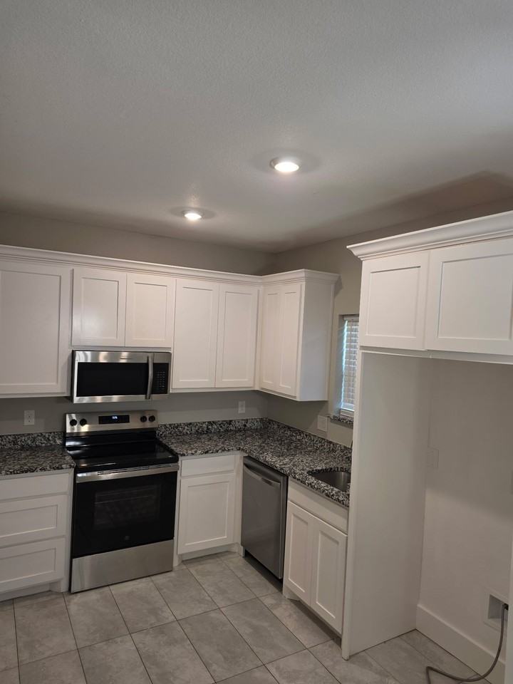 1103 E 12th Ave - Photo 7 of 17