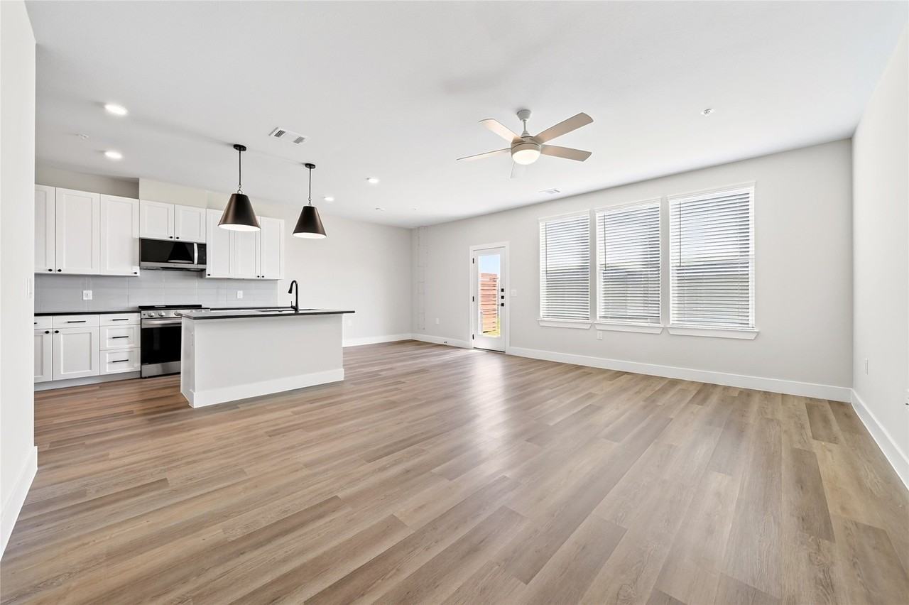 221 Melody Ln - Photo 4 of 39