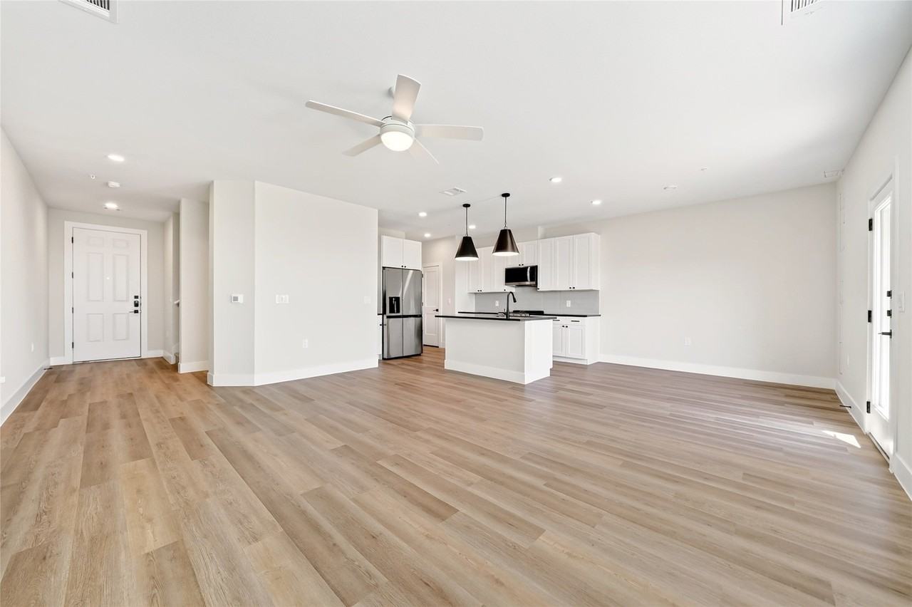 221 Melody Ln - Photo 5 of 39