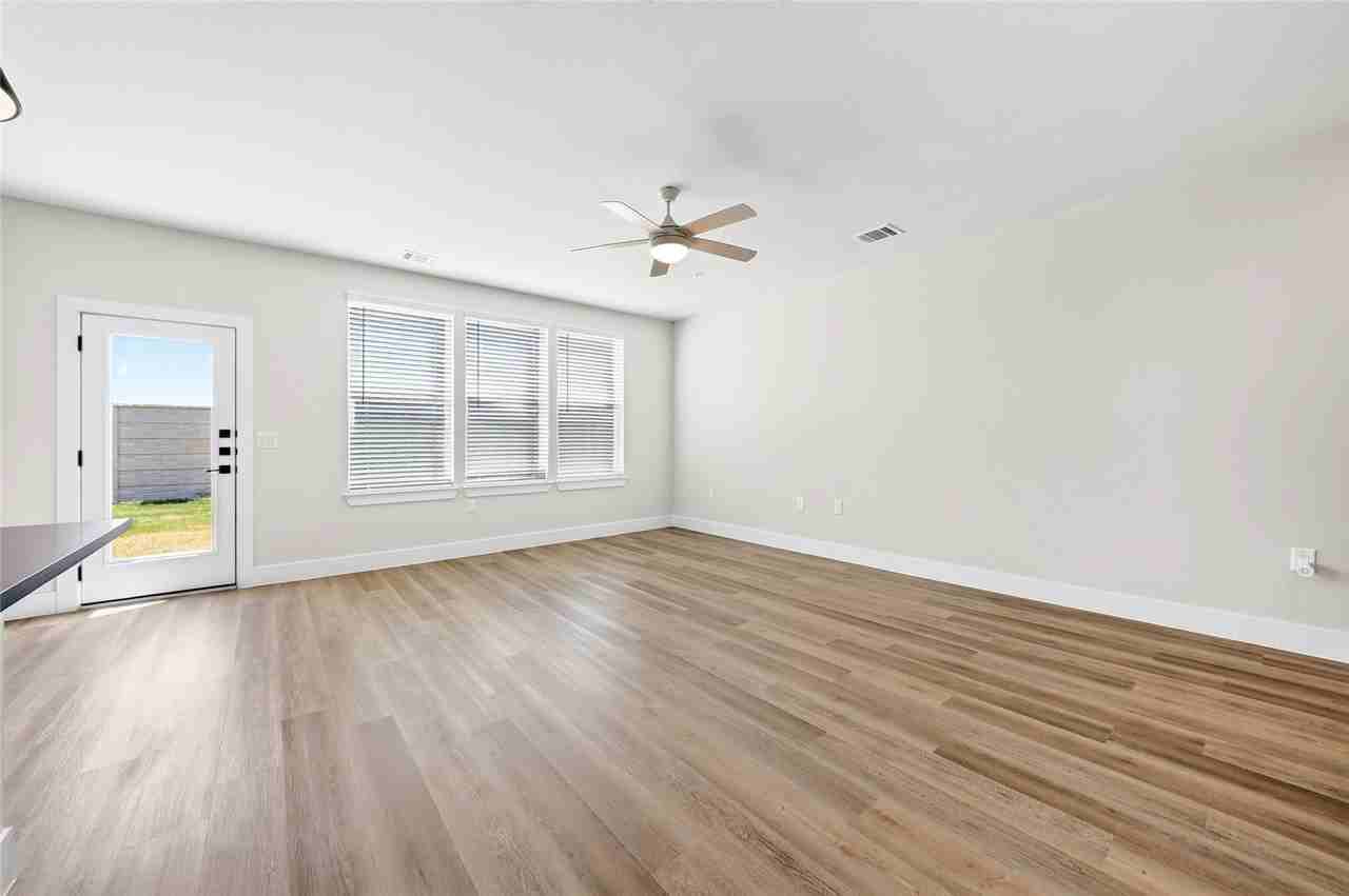 221 Melody Ln - Photo 7 of 39
