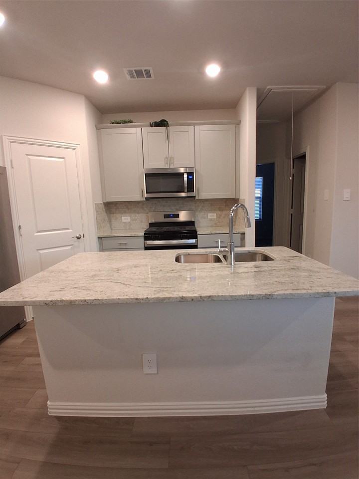 4000 Marble Falls Dr - Photo 4 of 22