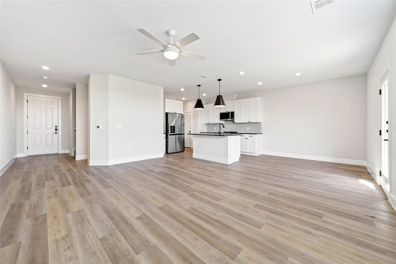 205 Melody Ln - Photo 4 of 38