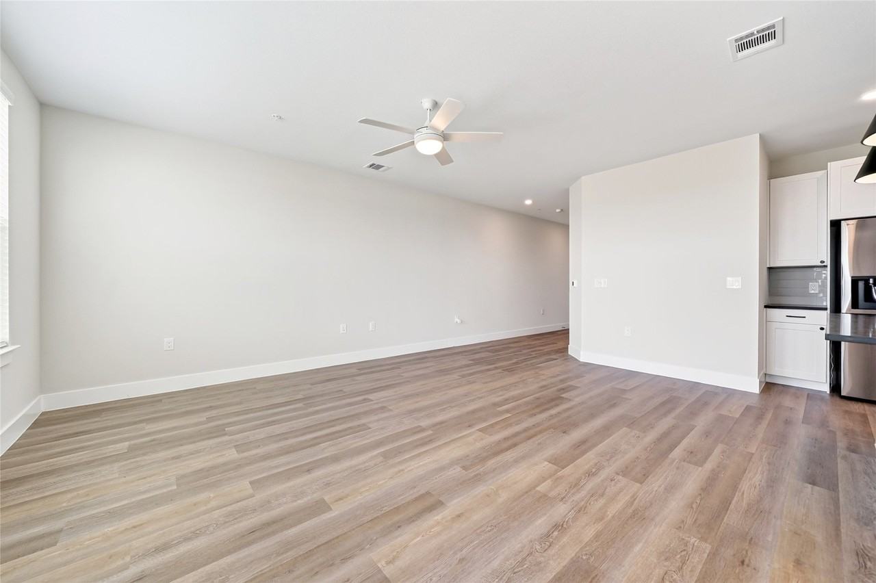 205 Melody Ln - Photo 5 of 38