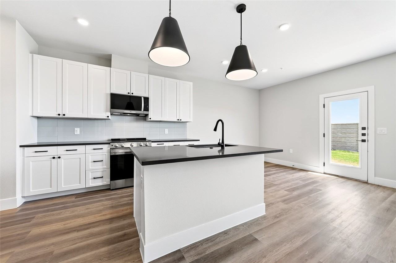 205 Melody Ln - Photo 6 of 38