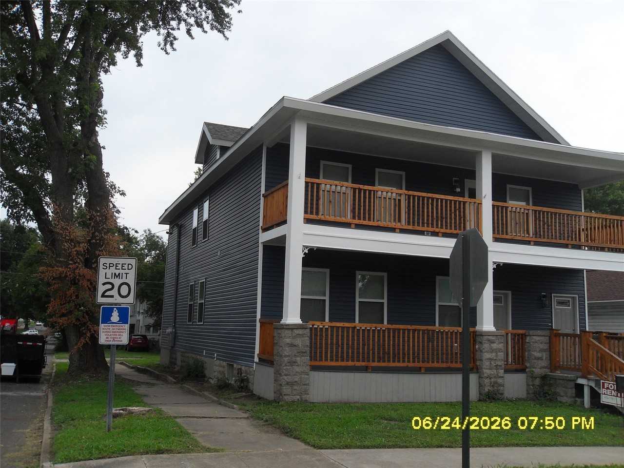 401 W 4th St - Photo 2 of 28