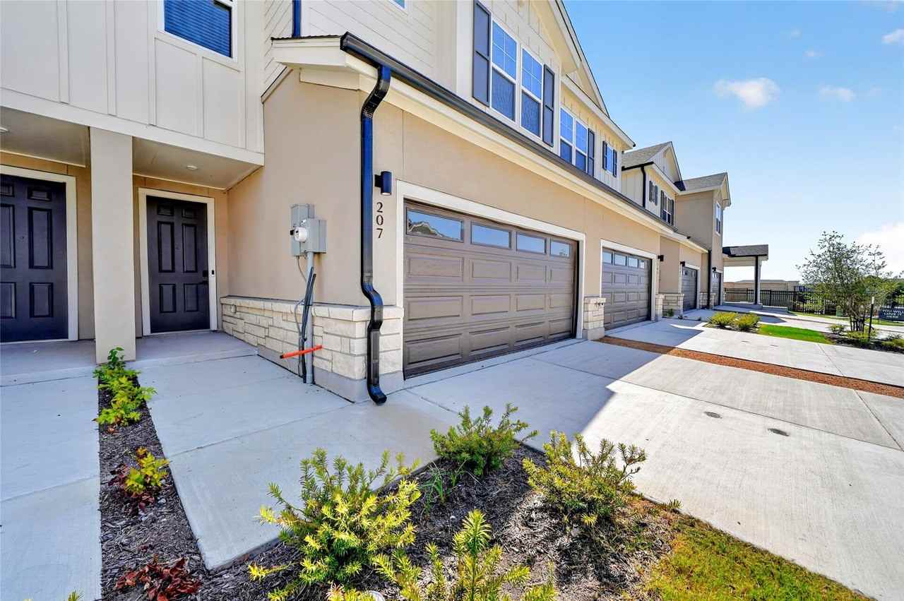 207 Melody Ln - Photo 3 of 40