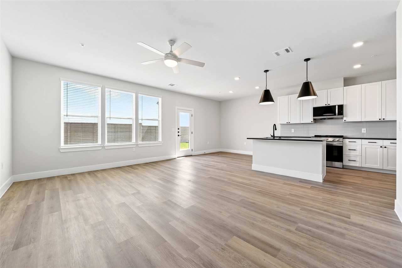 207 Melody Ln - Photo 4 of 40