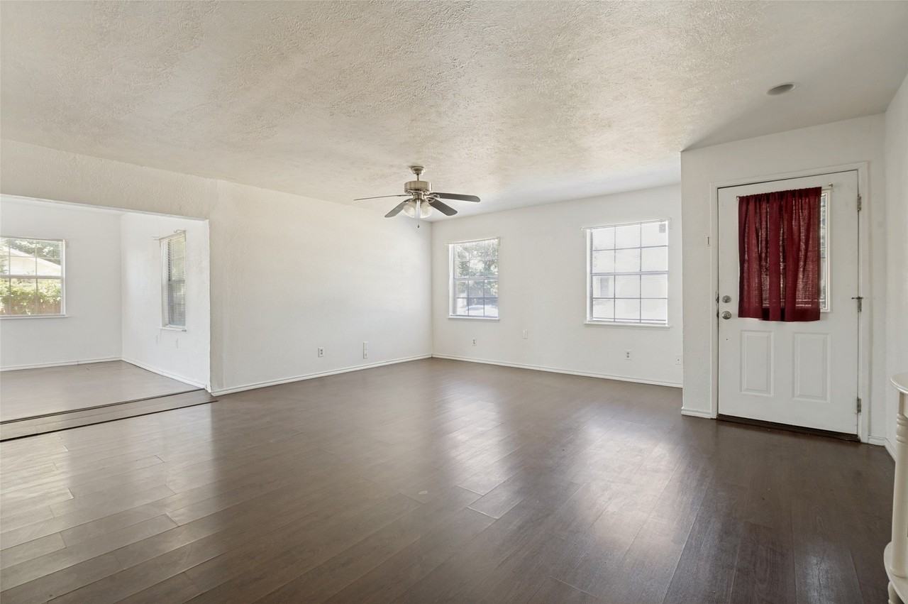 3102 Abbey Rd - Photo 5 of 33