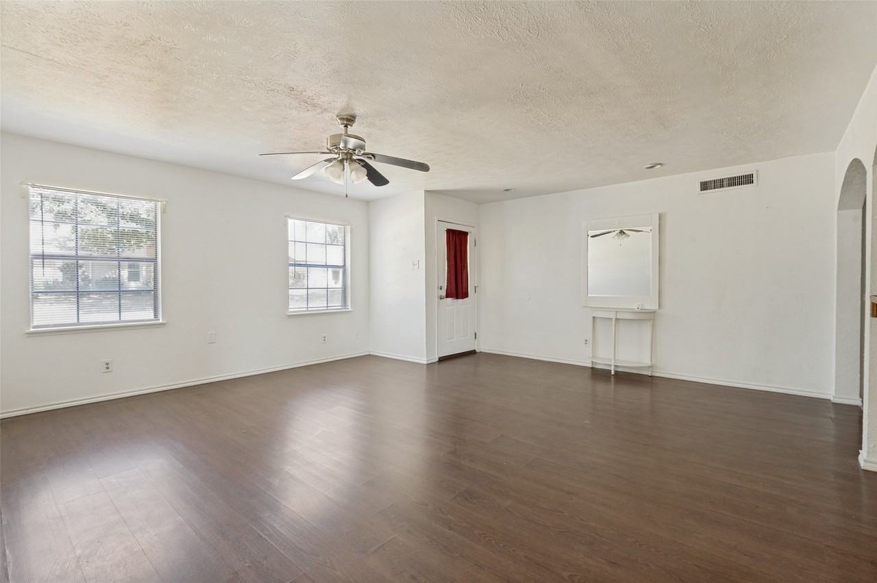3102 Abbey Rd - Photo 6 of 33