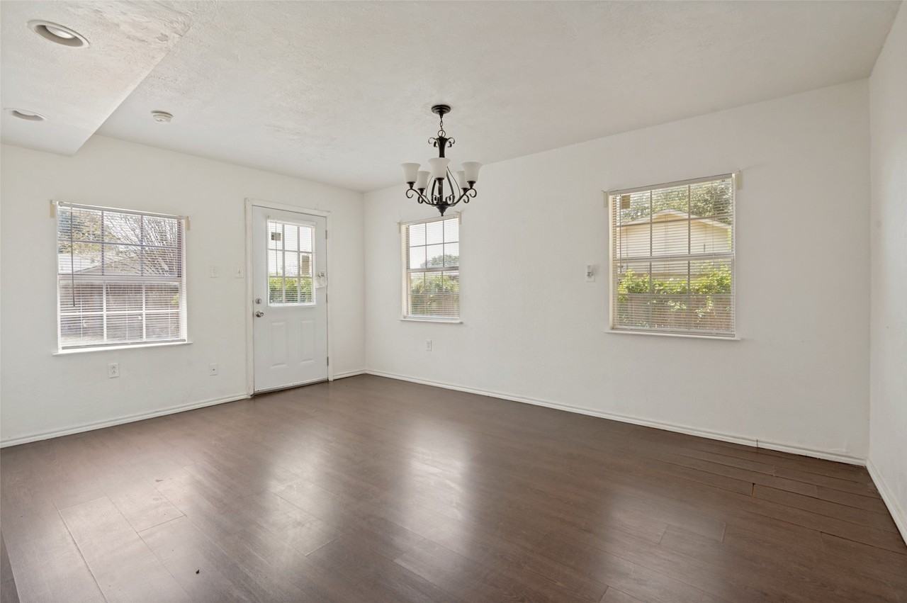 3102 Abbey Rd - Photo 7 of 33