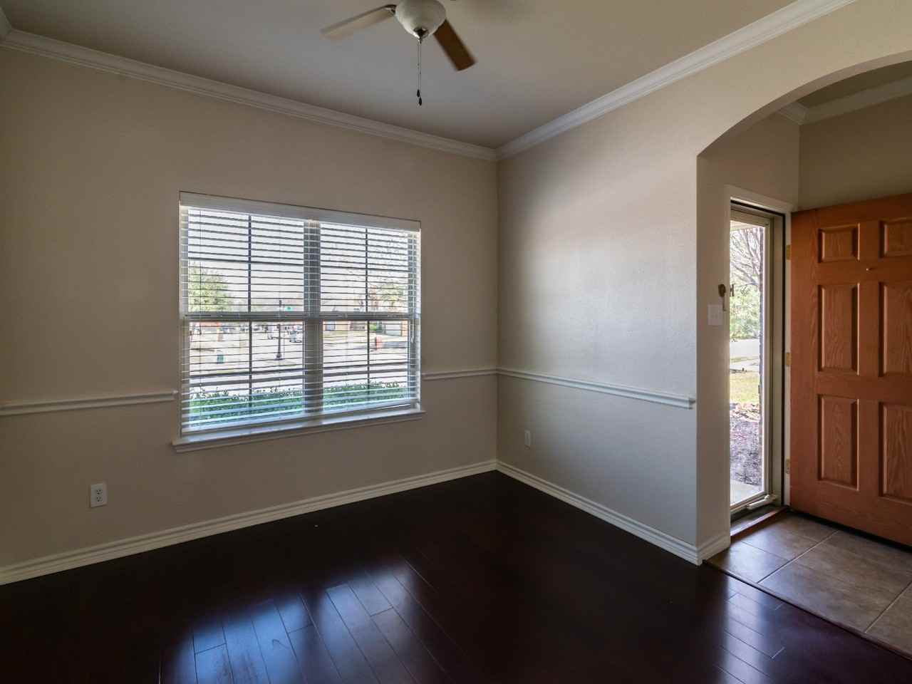 472 Northbrook Ave - Photo 5 of 34