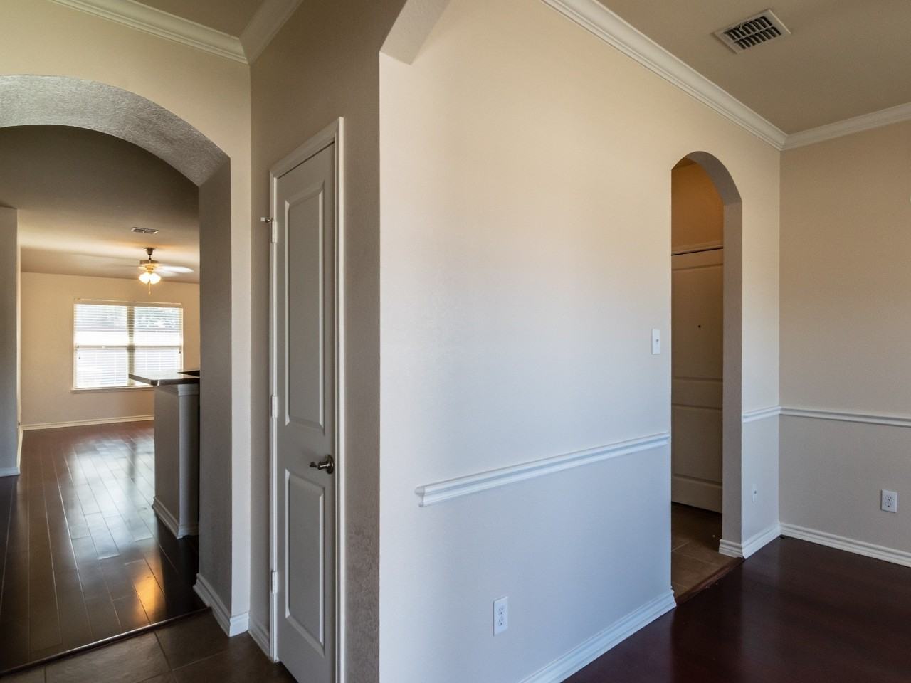 472 Northbrook Ave - Photo 7 of 34
