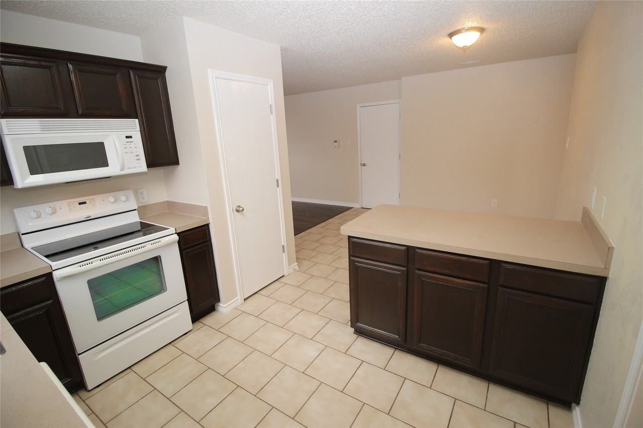 856 Mccully St - Photo 6 of 20