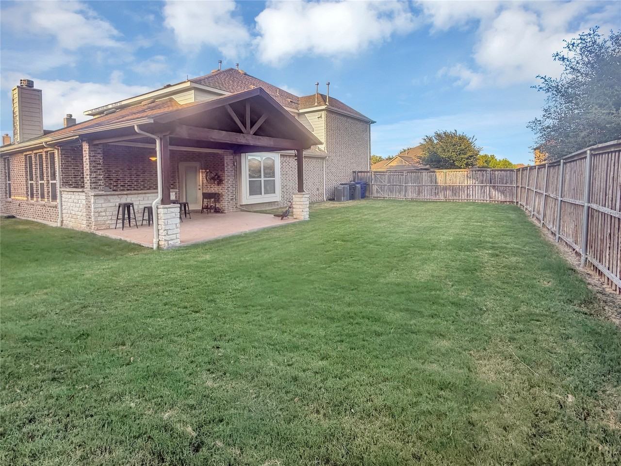 909 Blanco Ln - Photo 2 of 10