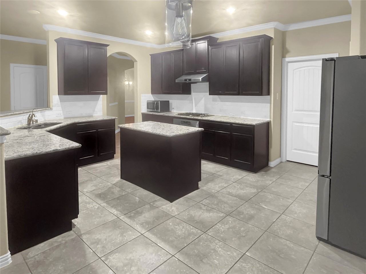 909 Blanco Ln - Photo 5 of 10
