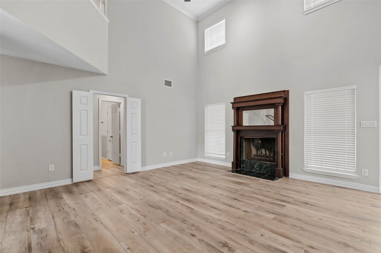 421 W Windsor Dr - Photo 2 of 18