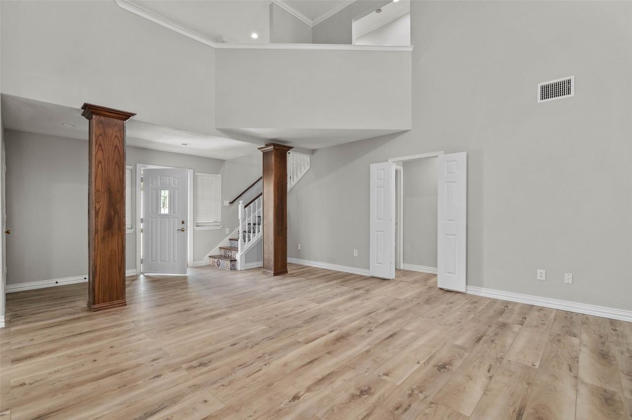 421 W Windsor Dr - Photo 3 of 18