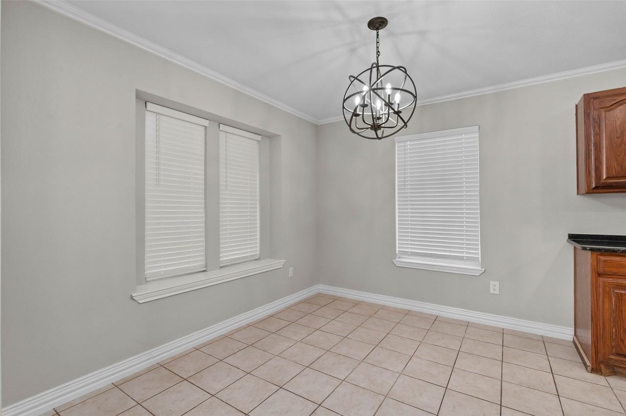 421 W Windsor Dr - Photo 4 of 18