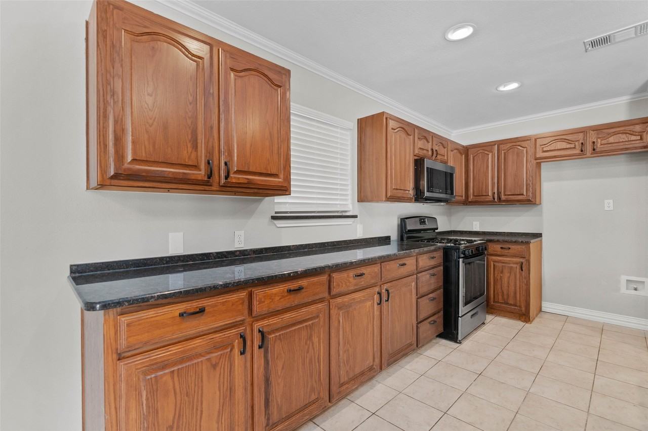 421 W Windsor Dr - Photo 5 of 18
