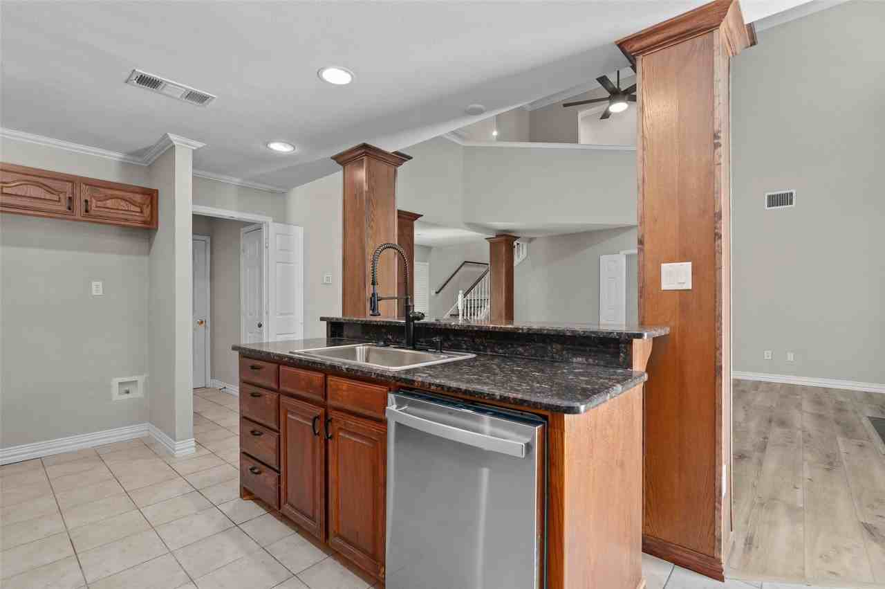 421 W Windsor Dr - Photo 6 of 18