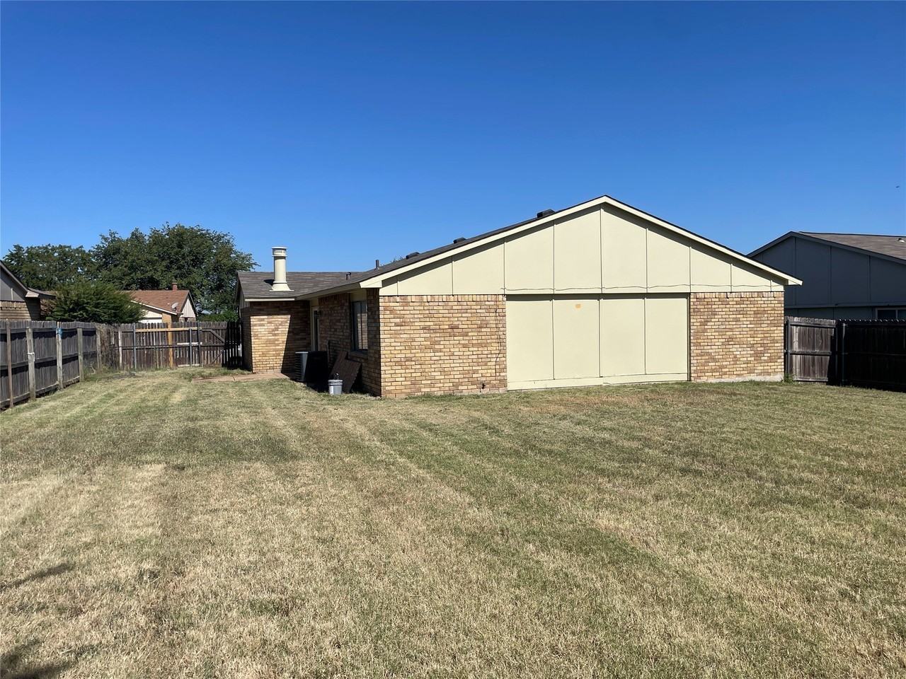 7533 Parkwood Ln - Photo 2 of 17