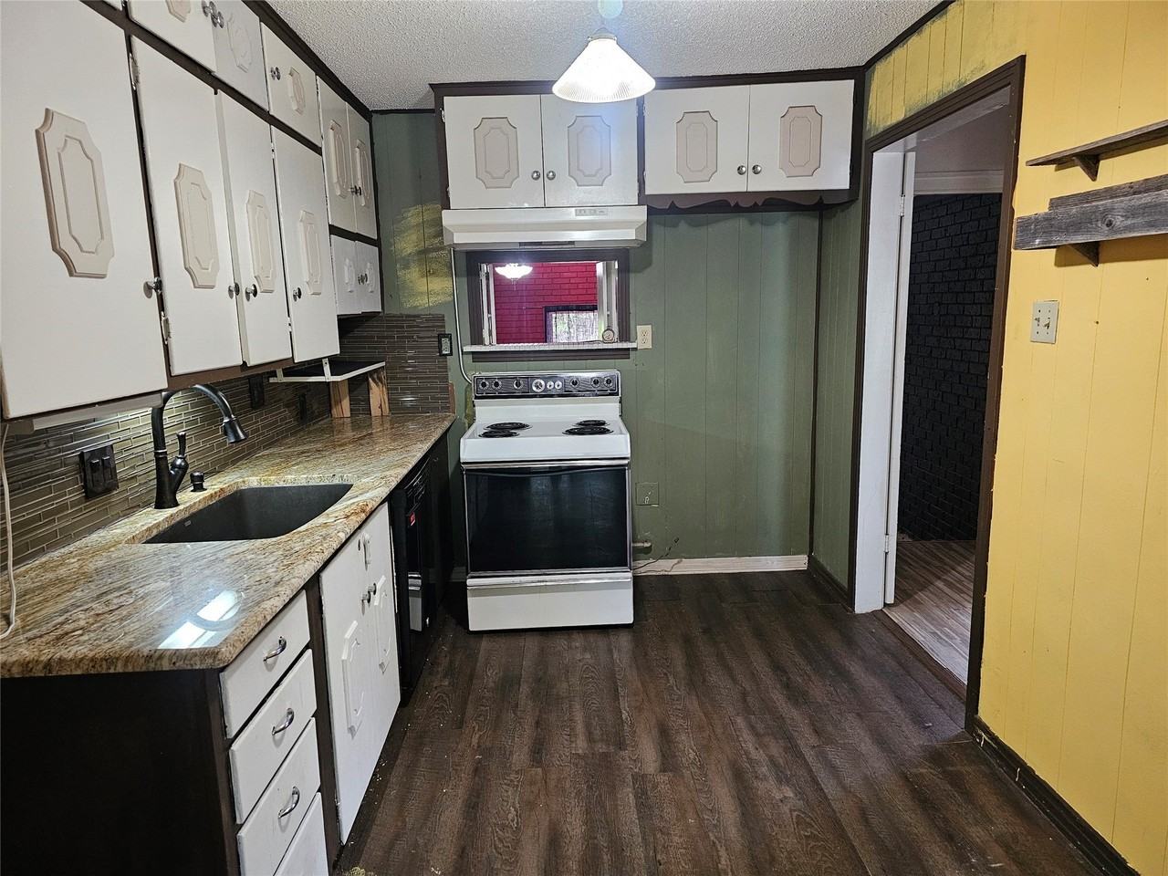 2515 Denison St - Photo 4 of 7