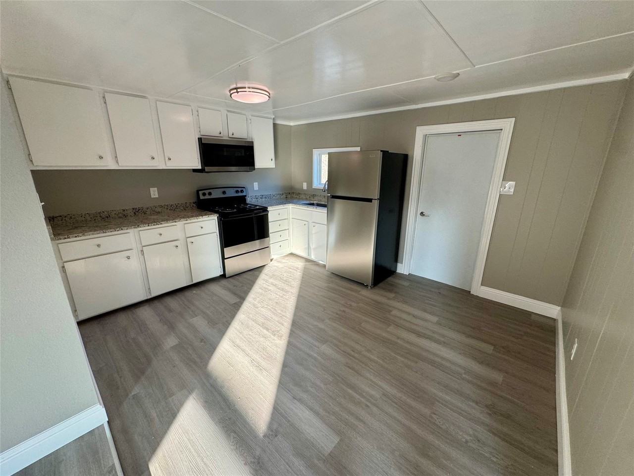 5345 Brown Ln - Photo 2 of 7