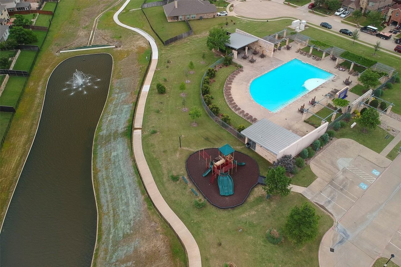 1505 Lone Pine Dr - Photo 3 of 24