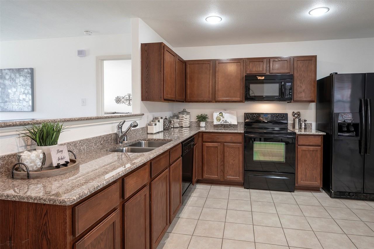 1505 Lone Pine Dr - Photo 5 of 24